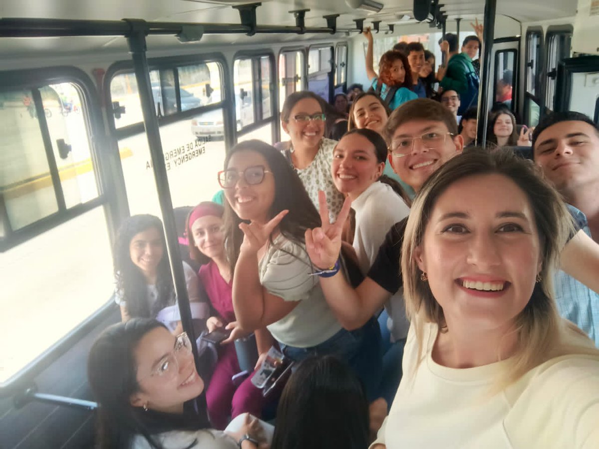 YanfriContrera1's tweet image. La juventud merideña #TomaElControl, han sido días de mucho esfuerzo para movilizar a los chamos a inscribirse en el Registro Electoral, producto de la iniciativa de @tomacontrolvzla para lograr en tiempo récord el mayor número de jóvenes inscritos. Votar es nuestro Derecho.