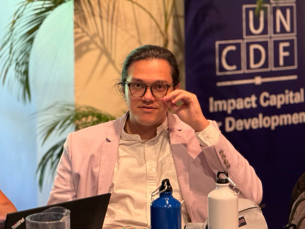 We are with our colleagues in the #Pacific to discuss advancing anticipatory action. 

Anticipatory action needs to start with legal frameworks - mandating early action into laws, policies &amp; plans, ensures they happen.  

Read how -  disasterlaw.ifrc.org/sites/default/…
📸Wojciech Dabrowka