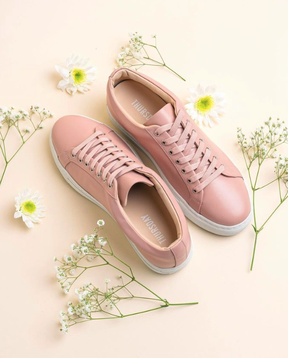 ThursdayBootCo's tweet photo. Sweet As Can Be π·π€
πΈ: @nycasher
#SpringSneakers #PinkSneakers #WomensStyle #LeatherSneakers https://t.co/PngrfxG8G8
