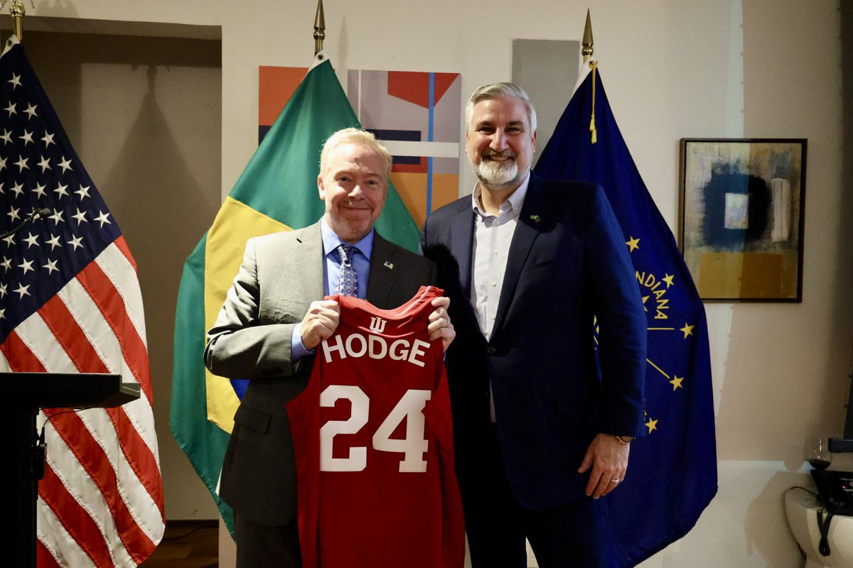 Great to catch up with fellow #Hoosier Consul General in São Paulo, David Hodge. Appreciate his support in strengthening #Indiana's ties with #Brazil and hosting tonight's Friends of Indiana reception.