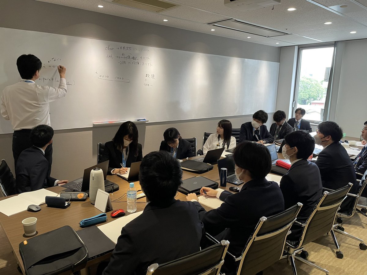 ArchitectCoreHr's tweet photo. おはようございます。

新卒研修で毎日みなさん色んな事を覚えなくてはならず、大変ですね…
ITの初期教育をほぼ受けなかった私としては少し羨ましいです😌

本日もよろしくお願いします！

#企業公式相互フォロー
#25卒就活
#新卒採用
#新入社員研修 https://t.co/ljxkxYaZSN