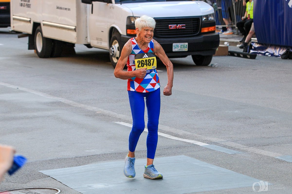 kwilesjrphoto's tweet photo. SHE'S DONE IT AGAIN!!
Bonnie Bence, 79 of #StLouis, MO finished her SEVENTEENTH CONSECUTIVE #BostonMarathon in a time of 07:03:37 just after 6:20pm.
Bonnie ran on the @SpOlympicsMA #XtraMileTeam for the 3rd year in a row.
Way to go Bonnie!!
#GoBonnieGo https://t.co/FvaFxnsEnW