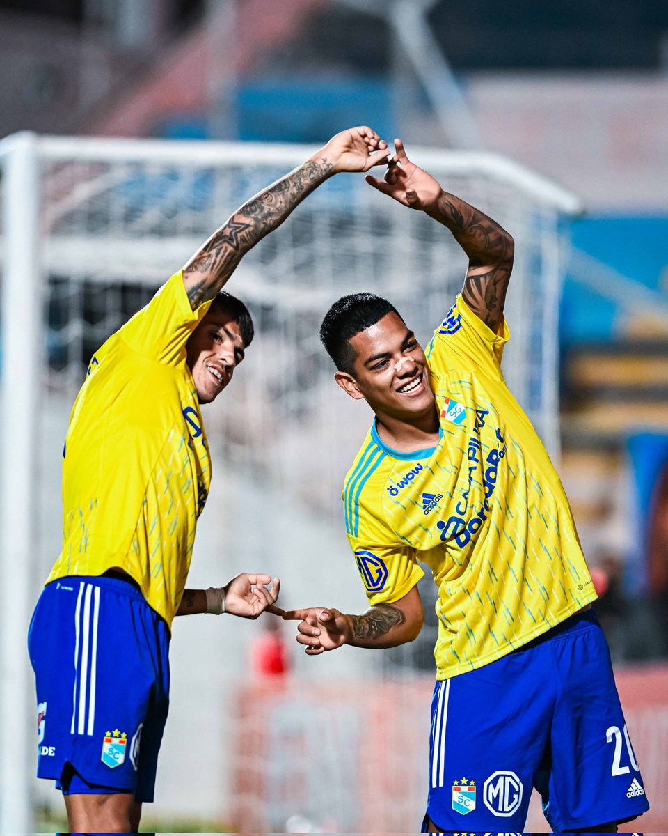 ClubSCristal's tweet photo. 👉👈😁
¡Qué dupla! 💪

#FuerzaCristal https://t.co/DyEyCmdpEO