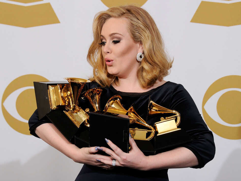 oliviaonspotify's tweet photo. .@OliviaRodrigo (4) is now the female artist with the 2nd most solo songs exceeding 1.5 BILLION streams on Spotify, only behind @Adele (5). https://t.co/ZhJ64Zgyhm
