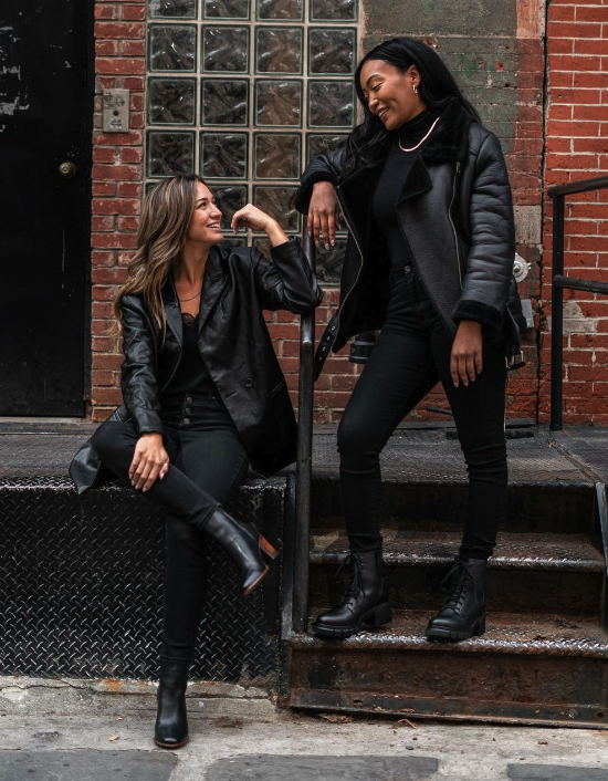 ThursdayBootCo's tweet photo. Coordinating Outfits & Boots ๐ฏโโ๏ธ๐ค
๐ธ: @cuffington
#ThursdayBoots #NYCStyle #StreetStyle #BlackBooties #LeatherBoots #WomensStyle #SpringOutfitIdeas #GirlFriends https://t.co/GOLDZOgze0