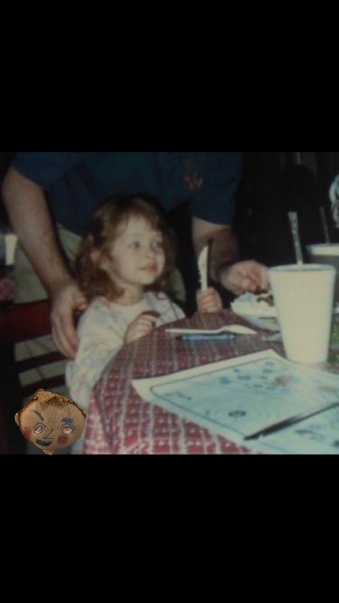 paralyispolly's tweet photo. @bigteesmallgirl I told you to hold the knife like that so you would get cake faster. https://t.co/r9pKzCkzzc