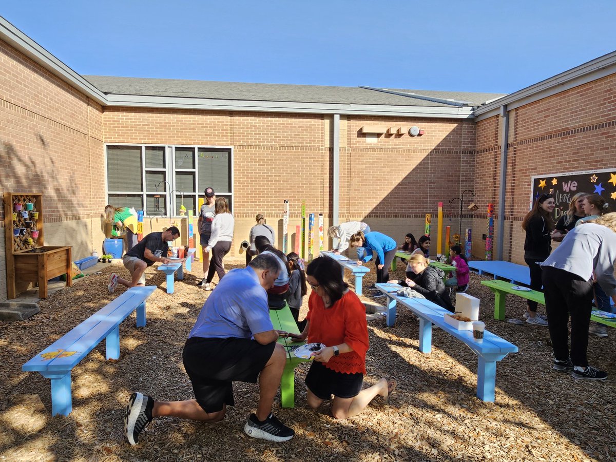 Jennifer Snowden tweet media