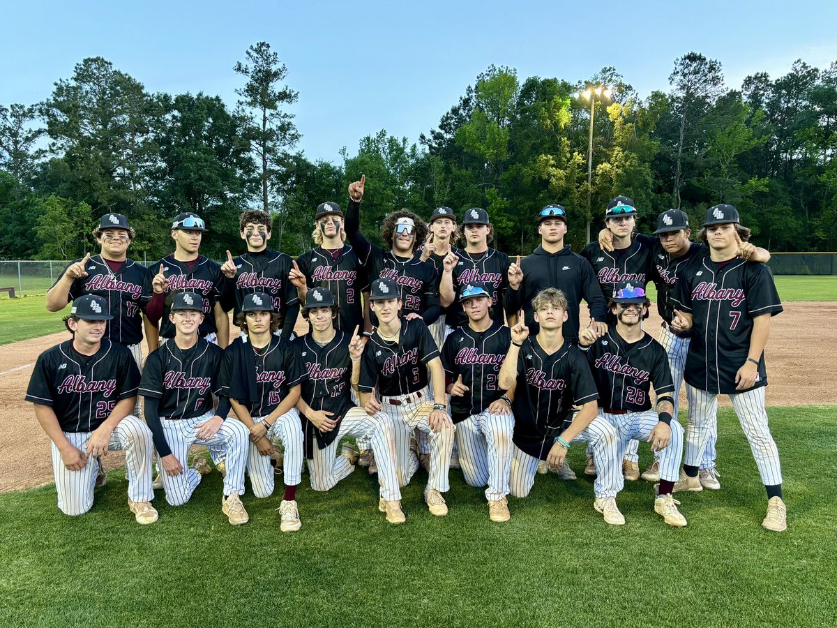 Hornets end the season with a 10-0 victory over Maurepas. Hebert, Louque, &amp; Ballard combine to throw a no hitter. Huge offensive day for Randazzo 2-3 2 DBLS 3 RBI, Barrilleaux 1-2 3 RBI, Ballard 2-3 2 RBI, Knight 1-3 1 RBI
Hornets end the season 14-13 and District 7-3A Champions