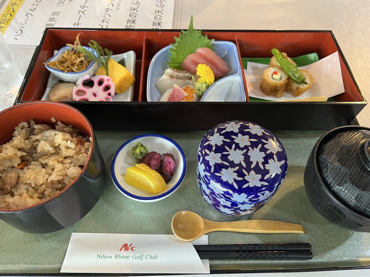 mmaa1026's tweet photo. 本日はゴルフ⛳️
三連弁当🍱 https://t.co/V6iMI8kpeJ