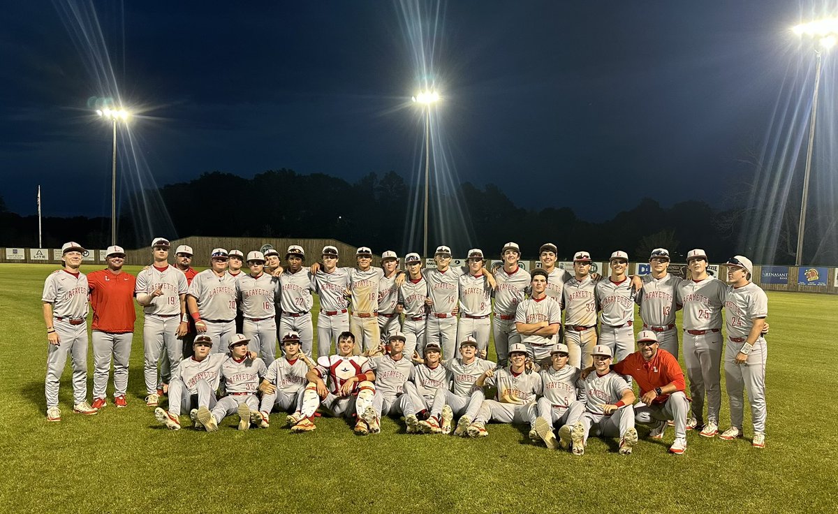 With tonight’s win, the Commodores clinched their 5th straight Region Title and will be the #1 seed out of 1-5A when the state playoffs begin next week.