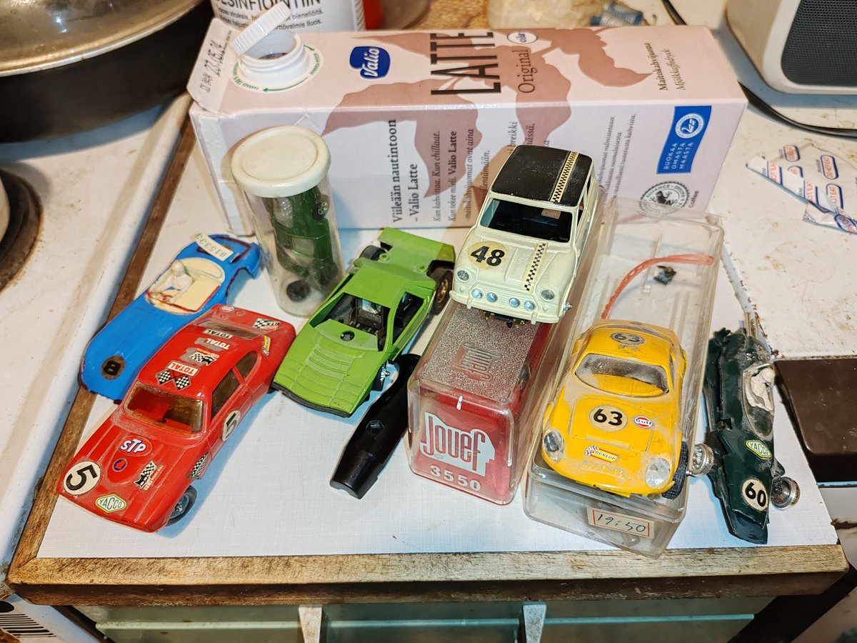 April 15, 2024. #Lovisa #Loviisa #Jouef #slotcars #rheostat
It was great fun for us. Race and collect these. I cannot believe this is all that is left. Only #Bertone and #Capri seem to be ok, #Matra, #Mini, #LotusF1 not.