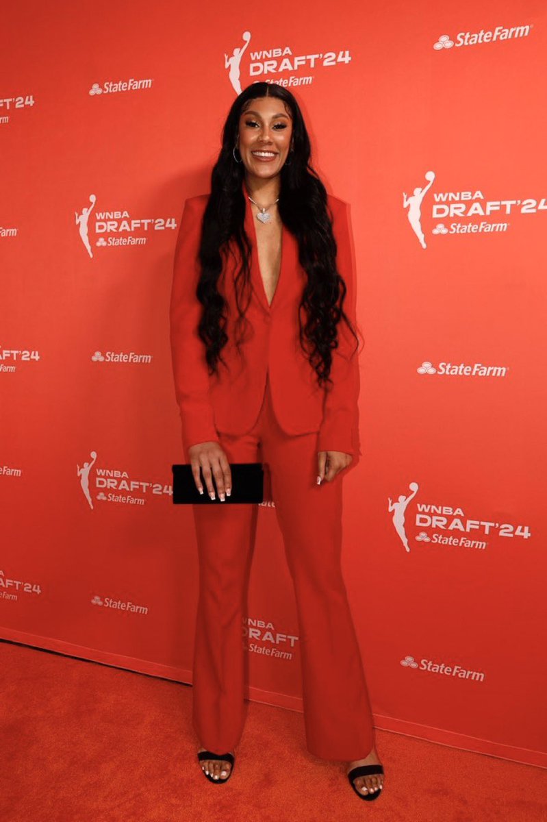 JudiGatson's tweet photo. s/o to the legendary 831 MINHLE for designing &amp; creating Kamilla’s power suit for the WNBA Draft 🔥🔥🔥 https://t.co/X7XQr3eDAA