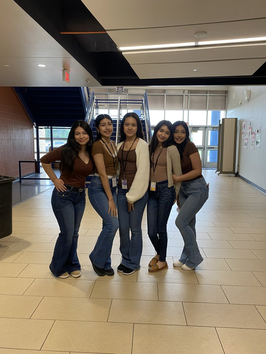 For Family Heritage Day, Blanson students and staff chose those whom they consider family to match for the day 🫂 @BenIbarraCTE #FamilyHeritageDay #SpiritDays #Monday #BlansonCTE #BCTE #StudentCouncil #StuCo #MyAldine #Ownit