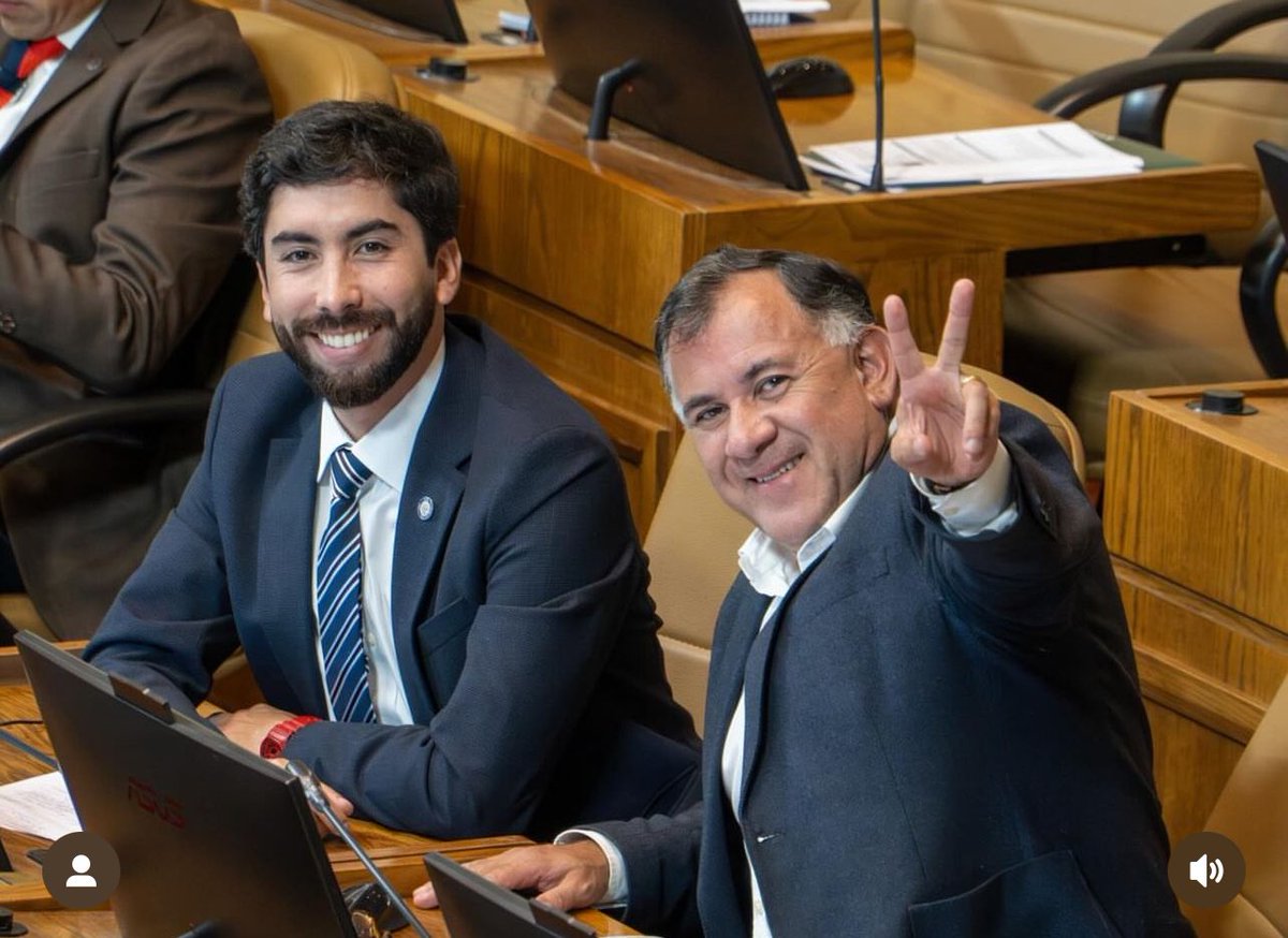 Hoy deja de ser Presidente de la @Camara_cl el dip. @RCifuentesLillo, y asume como Vicepresidente @EricAedoJeldres. Ambos grandes amigos a quienes les deseo lo mejor, a desafíos grandes hombres gigantes👏 Vamos con todo!!!