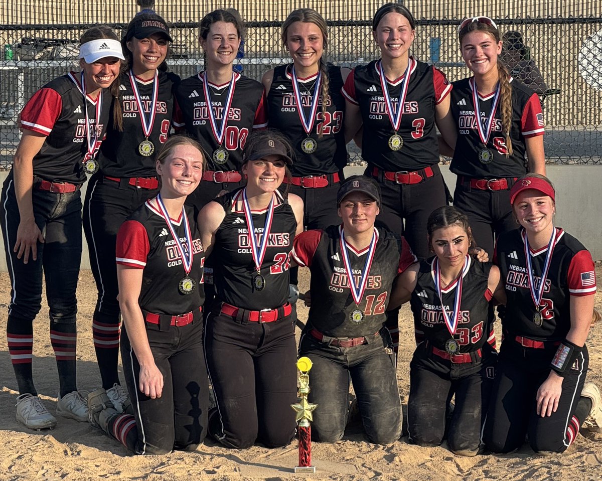 NEQuakes_Bowen's tweet photo. These ladies showed up to play &amp; won the Echoes Earlybird 18U division. Going 5-0 w/bats on 🔥. Scoring 35 runs and giving up only 7. Earned a berth to NAFA Nationals. 
@Aubreyywhite @IzzyDimari @SChristian_7 owned the ⭕️ w/39Ks combined. 
#champs
@QuakesRecruit @NEQuakesSB https://t.co/Oj9npxMjl8