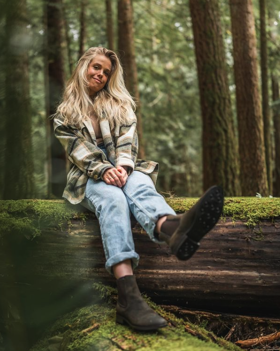 Friday Adventures 🌲🤗💯 📸: @bradflowerss #ThursdayBoots #OliveGreenSuede #ChelseaBoots #WomensStyle