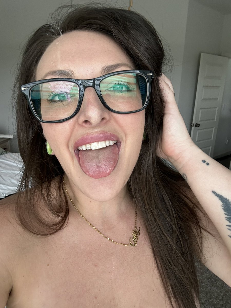 GabbyStoneVIP's tweet photo. Love getting cum all over my face early in the mornings! 🤗🤪 #bigtits #curvy #creator https://t.co/WYDxiotImx