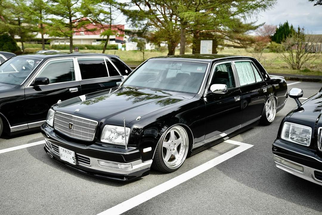 GZG50_9's tweet photo. 先日はセンチュリー4台+数台で
定例会&amp;プチMTをしました✌️✨

センチュリー数台でもやっぱ
並んで走ると最高ですね😎 https://t.co/H5nFQRwrdj