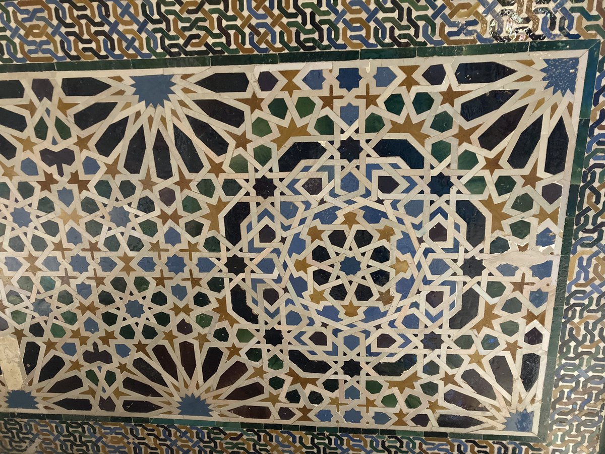 @GardensHour Evening #GardensHour let’s celebrate #worksArtDay with this stunning decorative artwork at the Alhambra, Granada.