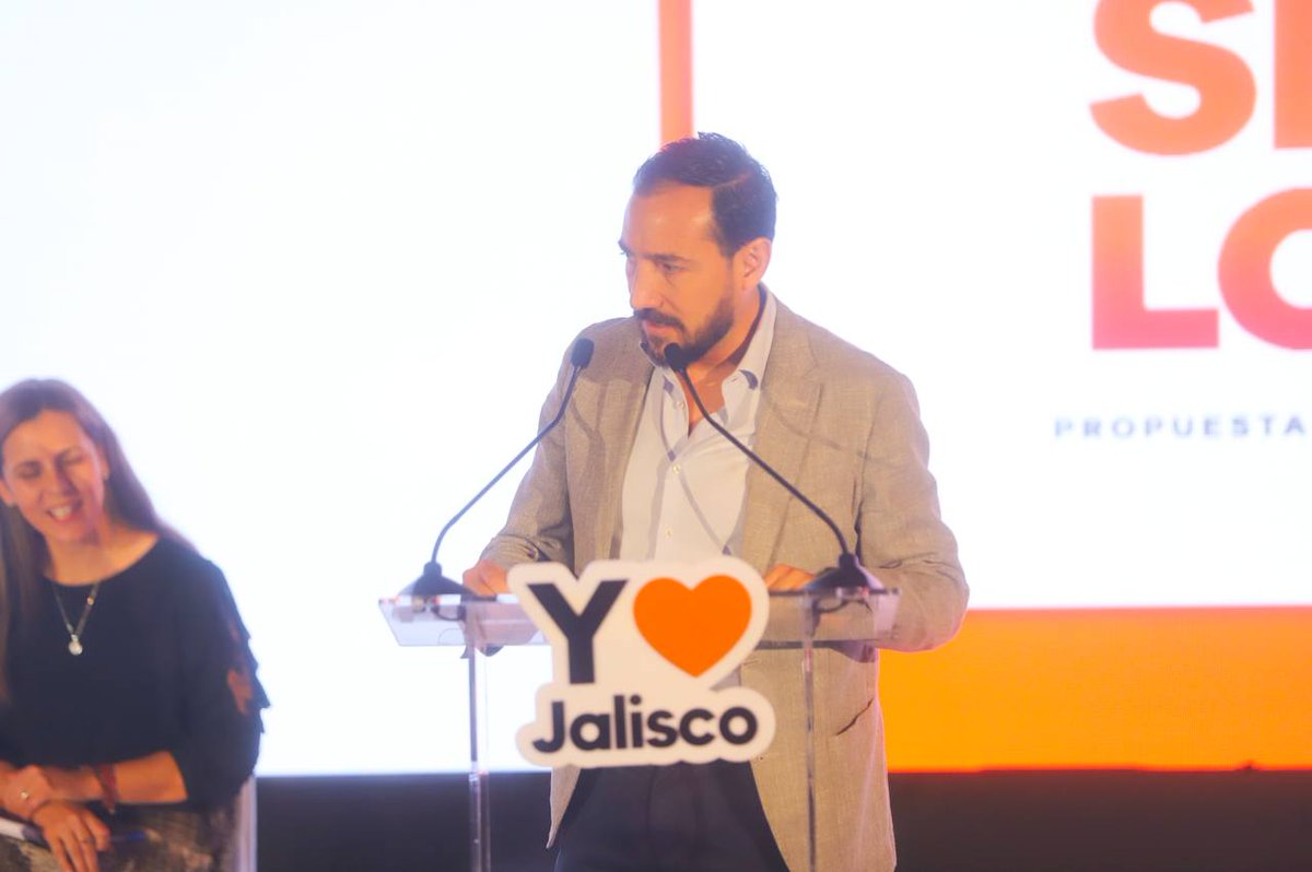 Ing. Bernando Sáenz Barba, Vicepresidente de la Federación del Colegio de Ingenieros:

“Gracias por la oportunidad, Pablo, de trabajar por mi querido estado, y aprovecho para felicitarte porque nuevamente ganaste contundentemente el debate. La infraestructura es relevante para