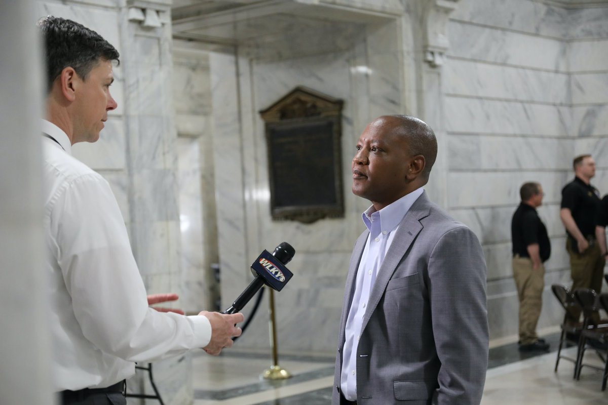 boxcarpr's tweet photo. We spent the afternoon with @thedreamcorps, a well-recognized national non-profit working to end mass incarceration. They hosted a press conference at the Capitol Rotunda in Frankfort to speak out against key issues…

(1/2) https://t.co/pGLXltaEny