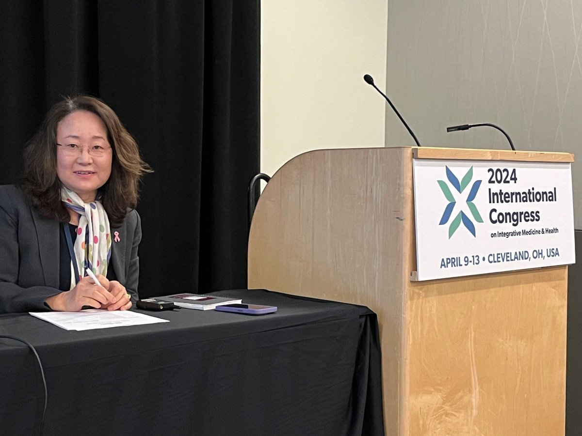 Last week, Zakim Co-Director @tingbao2011 chaired the Oral Abstract Session on Acupuncture Research at the 2024 International Congress on Integrative Medicine and Health, the most comprehensive scientific congress in the field of #integrativemedicine @imconsortium