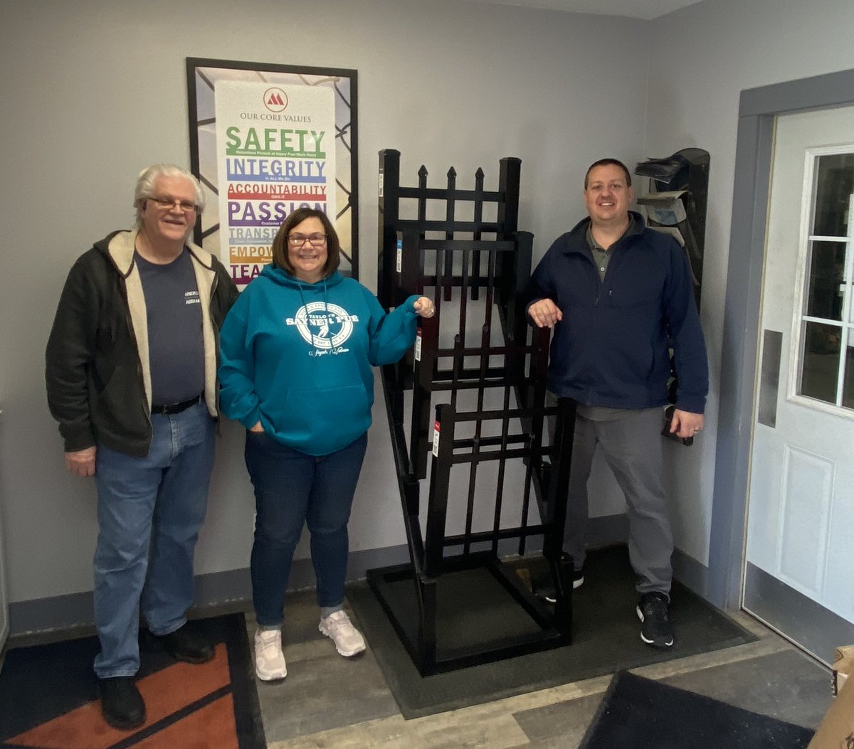 JerithFence's tweet photo. Have you seen the NEW hand-carry sample display stands yet? These sleek and portable stands are perfect for showcasing multiple Jerith offerings without taking up space! https://t.co/fGP6H42ugy