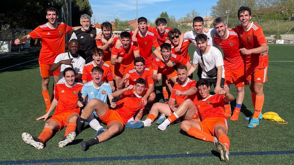 CDParquesol's tweet photo. 👀 ¡𝗬𝗔 𝗘𝗦𝗧𝗔𝗠𝗢𝗦 𝗔𝗛𝗜́!
⚽️ El 𝑨𝑭𝑰𝑪𝑰𝑶𝑵𝑨𝑫𝑶 𝑨 firmó la cuarta victoria consecutiva tras derrotar (2-0) a la @udsantovenia
👏 Los de 𝗝𝗘𝗦𝗨́𝗦 𝗔𝗠𝗜𝗚𝗢𝗥𝗘𝗡𝗔 comparten el liderato con el #CDRueda, al que visitarán la próxima jornada
🧡 #VamosParaquesol https://t.co/ArGCrK3WGc