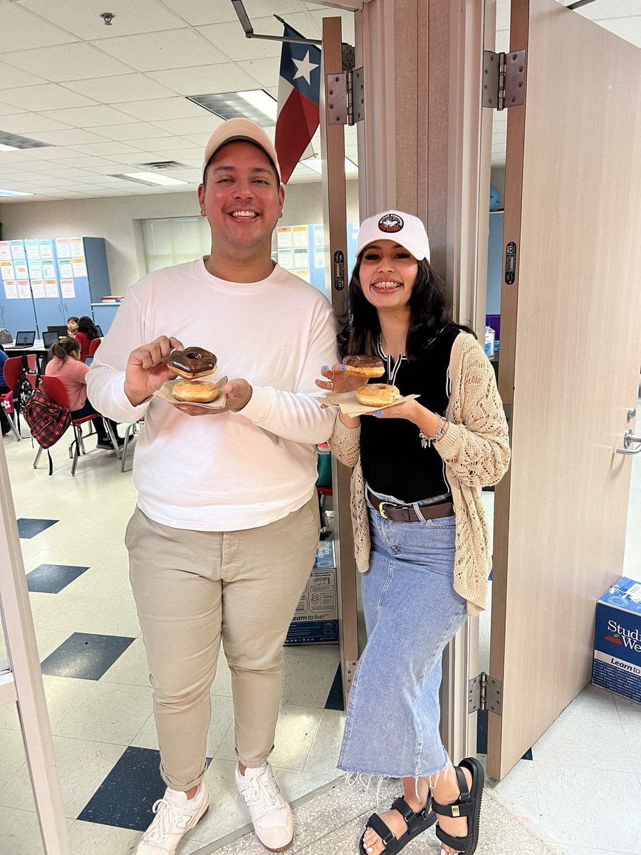 ShanaeHampton_'s tweet photo. Today the kinder team surprised 3rd grade with coffee and donuts to kick off STAAR week! Let’s Goooooo!⭐️🤩 https://t.co/i6r69g8RHu