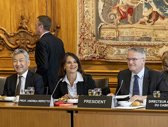What are the psychological aspects of poverty? The director of the School of Government at UC Chile, Andrea Repetto, spoke at the #OECD meeting in Paris about how material deprivation affects attitudes and decisions, potentially perpetuating #poverty. rebrand.ly/i83zhbi