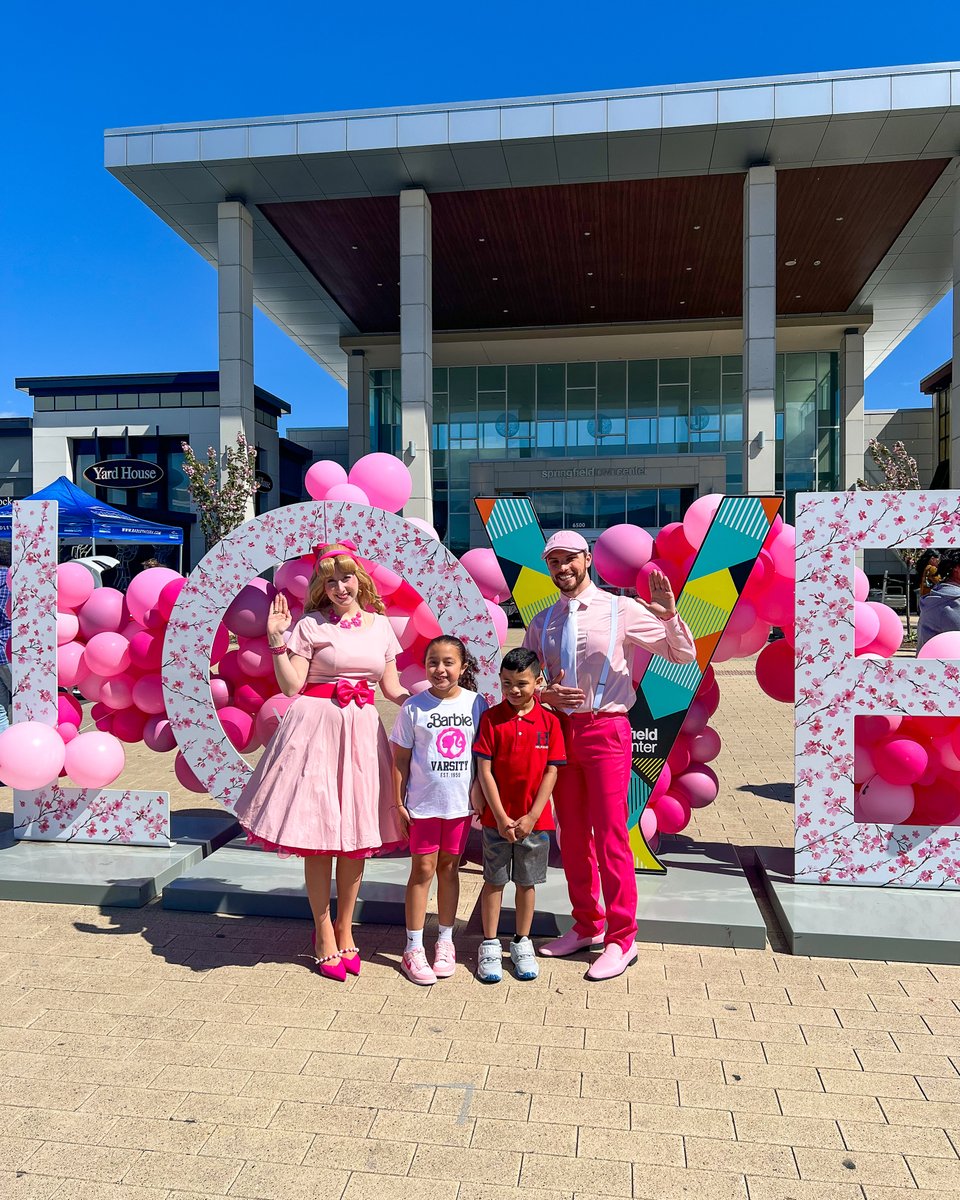 PREIT's tweet image. Over the weekend, @SpringfieldTWNC hosted its second annual Blossom Fest! The event featured local vendors, delicious food, performances, character appearances, and more 🌸