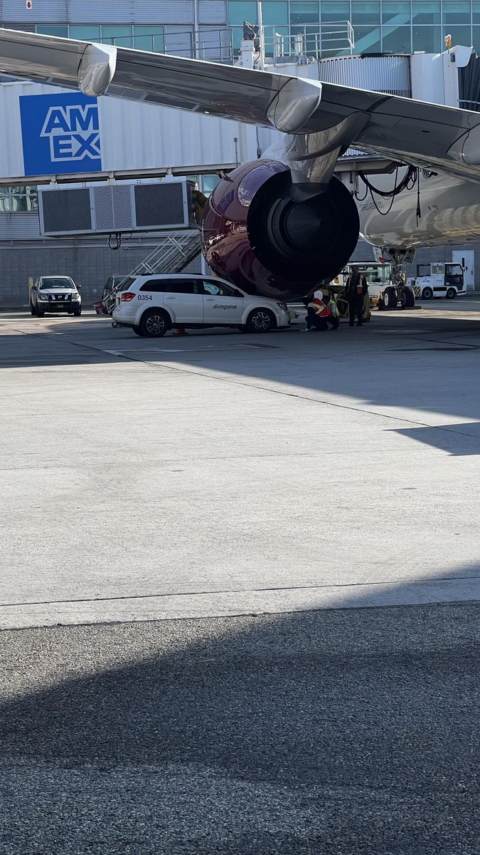 #BREAKING #INCIDENT | A Virgin Atlantic Airbus A350-1000 has been damaged by a catering service vehicle at New York JFK Airport. Read more at AviationSource! aviationsourcenews.com/incident/virgi… @RadarBoxCom #VirginAtlantic #Airbus #A350 #NewYork #JFK #AvGeek