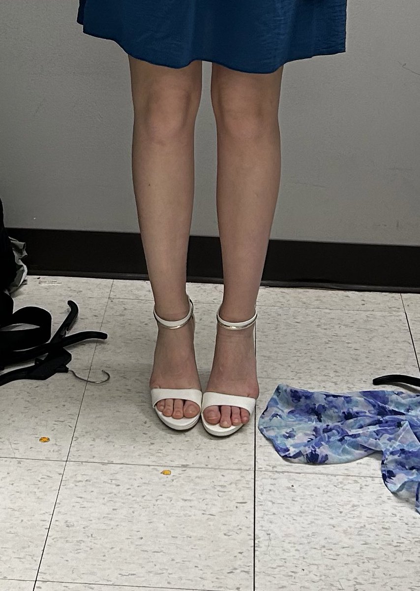 laylascookies's tweet photo. trying on dresses for graduation, don’t completely hate the way my legs look :’) by the ceremony I should have lost at least 10 more pounds so I’ll look even better then 🤞 https://t.co/kJ1vKVgUTE
