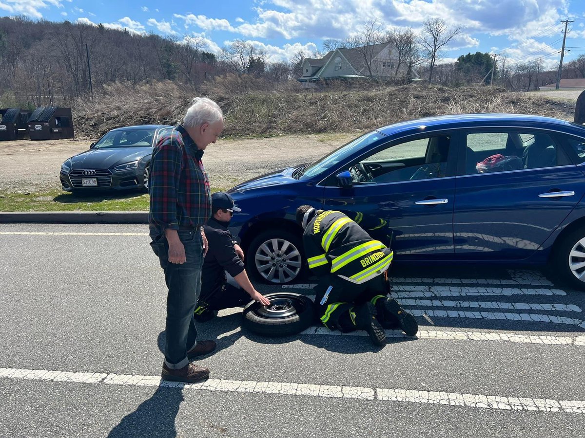Local3057's tweet photo. After a car fire at shops way, E2 stopped to assist a motorist with a flat tire!!! 
Great job C shift! https://t.co/1S39H2DBQn