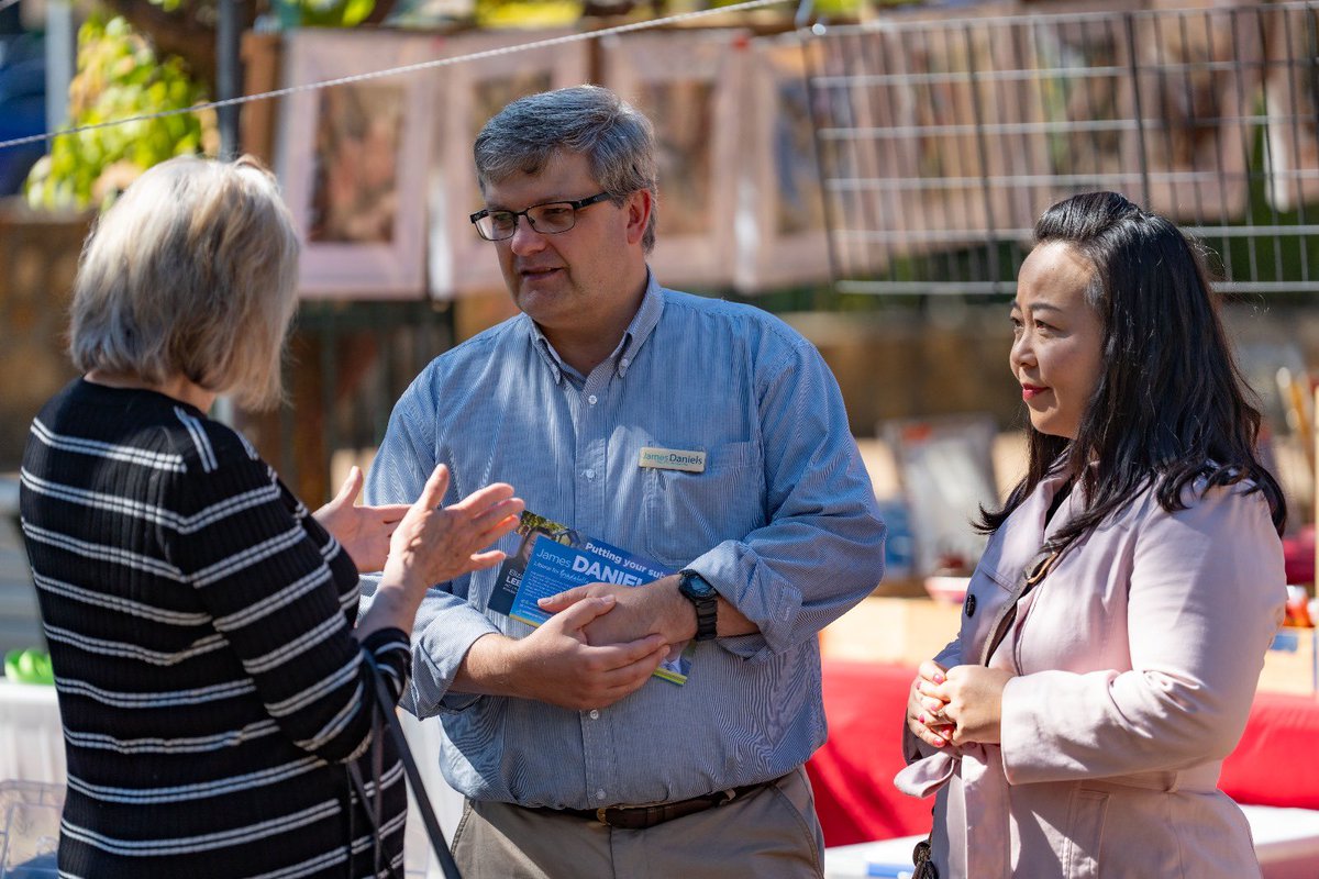 It was great chatting to locals at Erindale and Lanyon over the weekend with some of our great @CanberraLibs candidates for Brindabella James Daniels, Deborah Morris and Rosa Harber, along with local member @nicolelawder. A great team representing Tuggeranong!