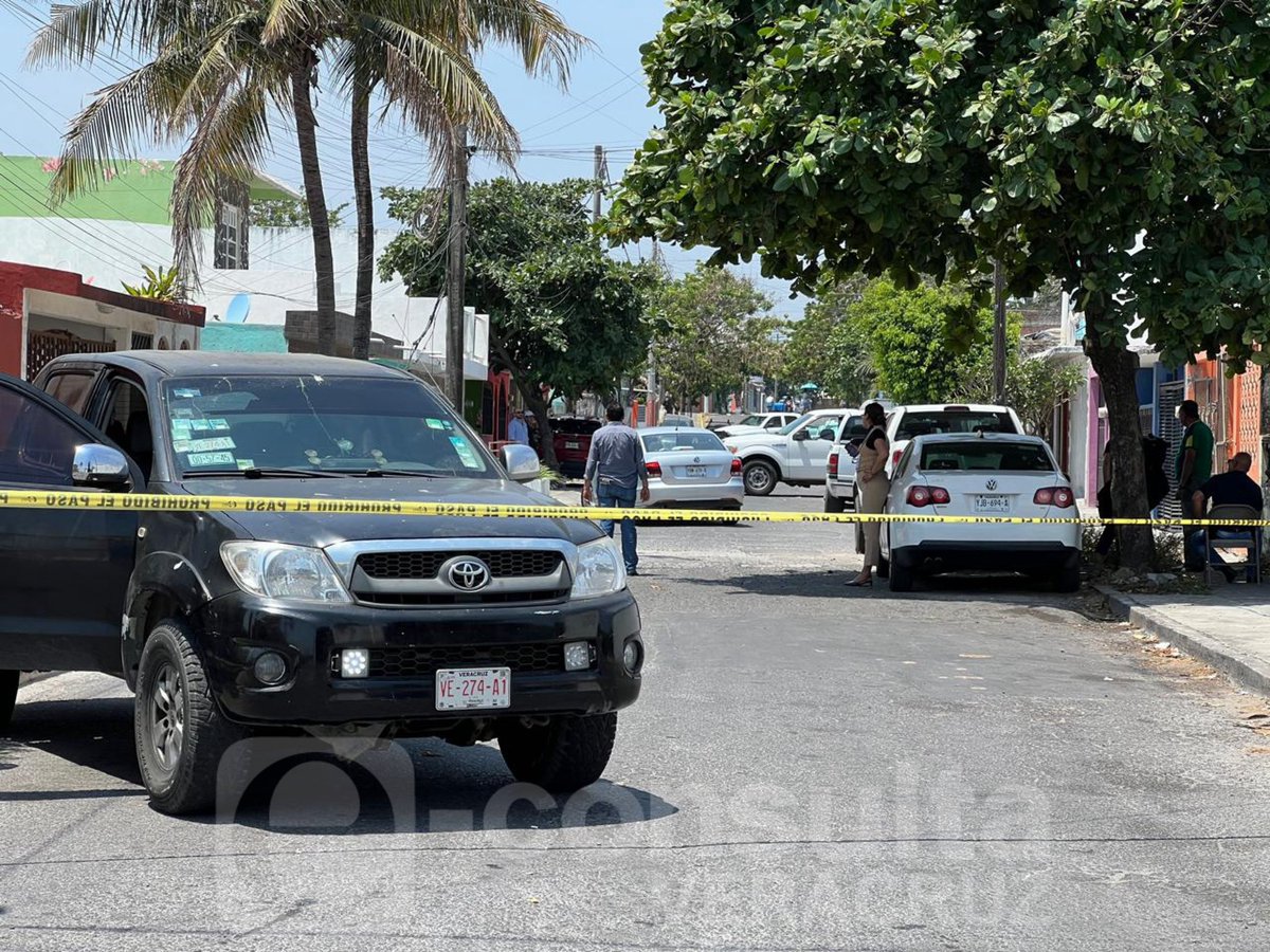 #AlMomento 🚨 Investigan asesinato de Daniel Portugal en #Veracruz
- Un fuerte operativo se llevó a cabo en el fraccionamiento Las Brisas, como parte de las investigaciones por el asesinato del joven.👇
@VigilantesV  #Verfollow