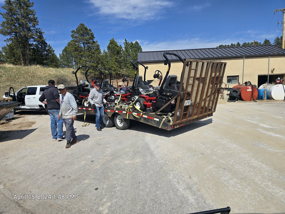 rickwit23's tweet image. It's a Masters miracle!  Thank you @ToroGolf only took 31 months and a boat load of phone calls and meetings in Phoenix, but they finally showed up!  Thank you, @lubbs_mowerguy, for the delivery today!  Let the season begin!!
