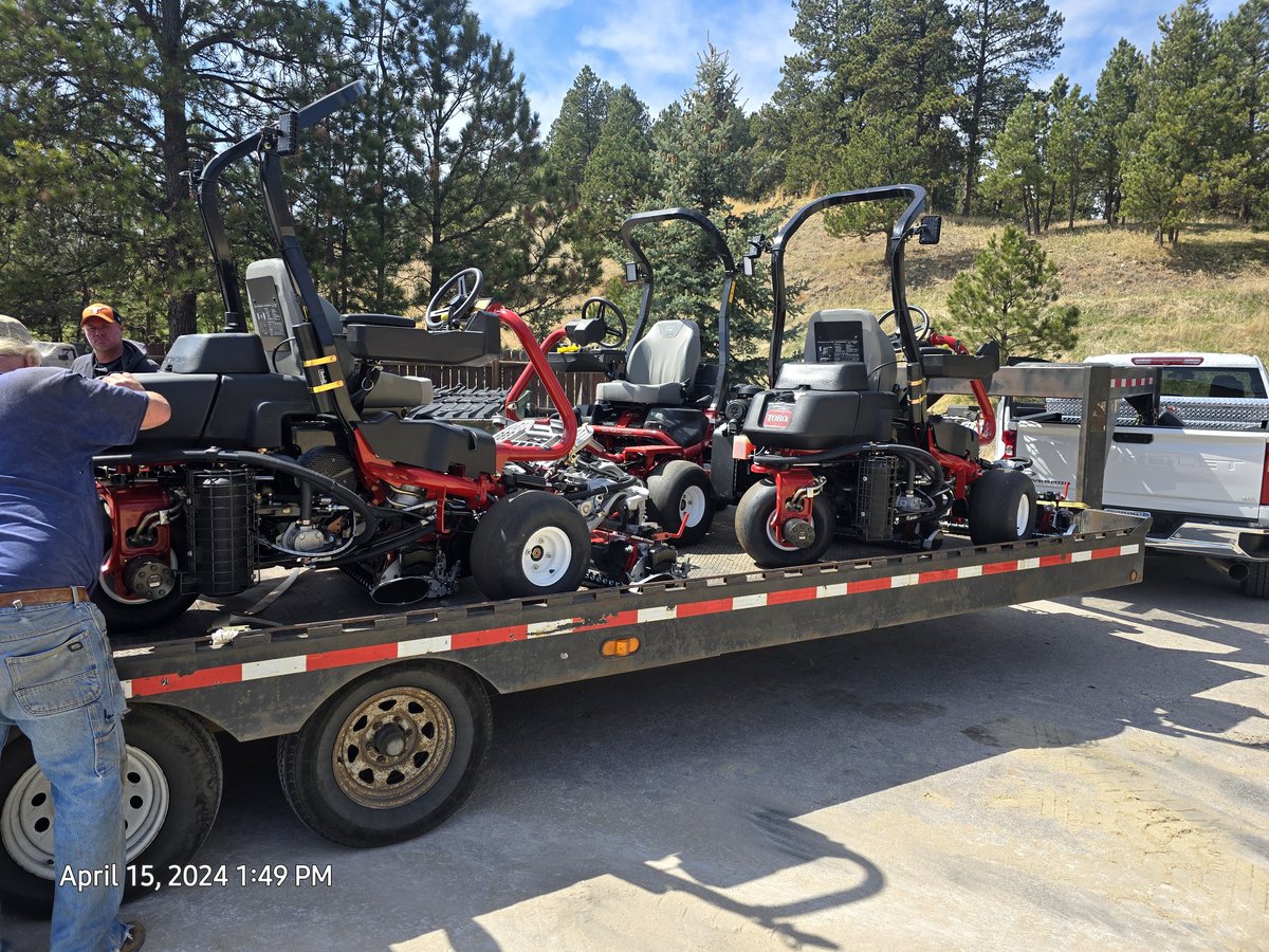 rickwit23's tweet image. It's a Masters miracle!  Thank you @ToroGolf only took 31 months and a boat load of phone calls and meetings in Phoenix, but they finally showed up!  Thank you, @lubbs_mowerguy, for the delivery today!  Let the season begin!!