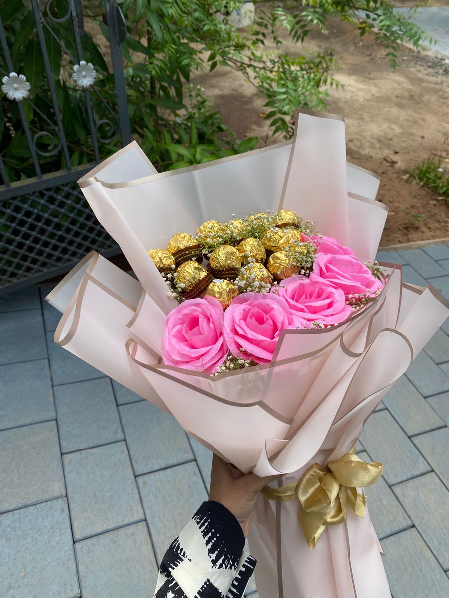 MakeYourWish2's tweet photo. Anniversary Special 💐
.
.
Thank you @anz_backer for choosing us 😍
.
.
#wedding #anniversary #gift #for #her #kerala #thrissur
#triprayar #pazhuvil #gifitng #delivery #all #over
#kerala #and #uae #chocolate #bouquet #ferrerro
#roses #love #mallu #couples #new #post
#photography https://t.co/NoLM702Gyb