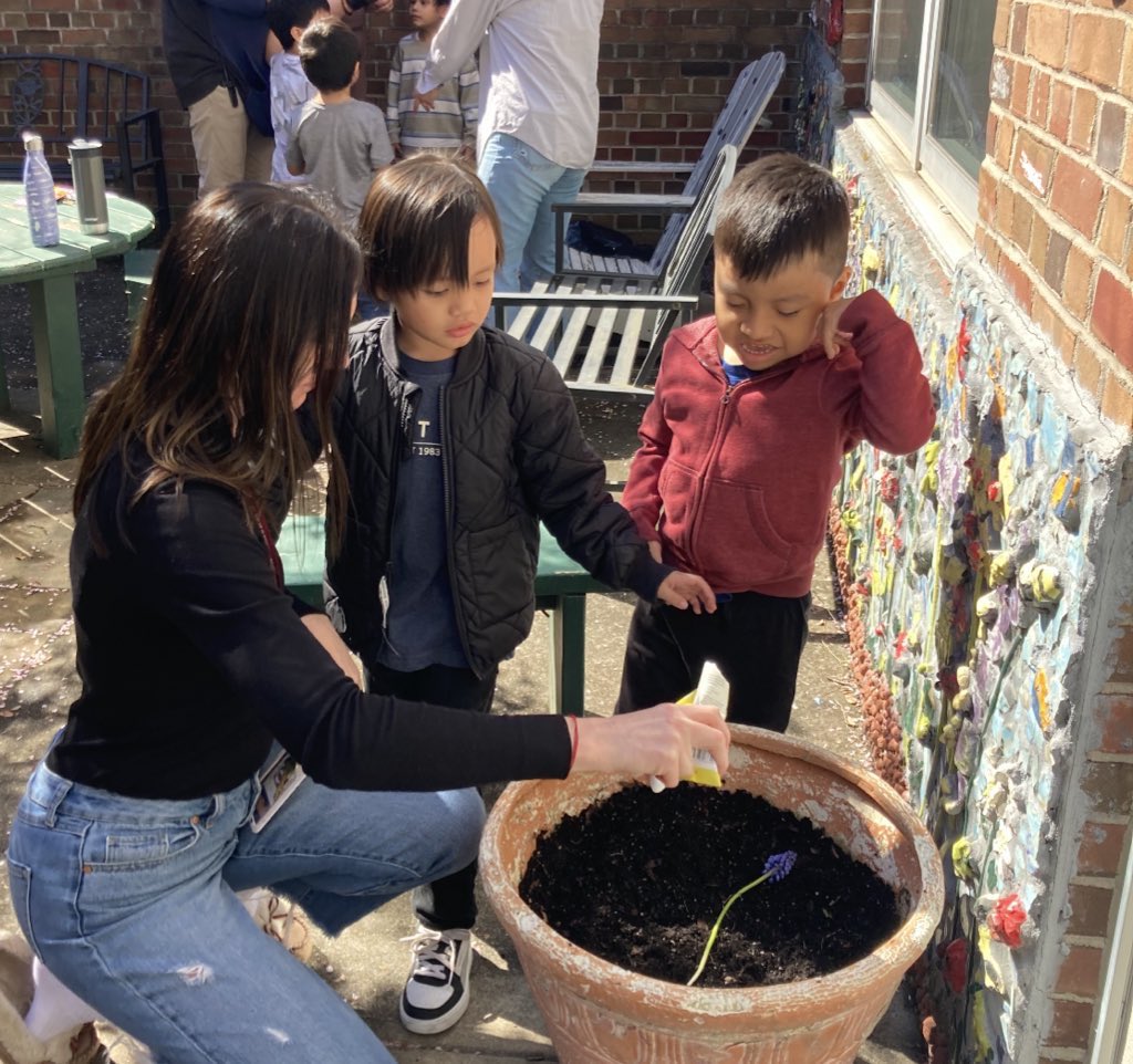 MsFuentes2023's tweet image. With Earth Day coming up, we thought we’d do some planting in our courtyard
🌎🌳🌱🌼🌸🪴🧑‍🌾👩🏼‍🌾🌻🌹💦☀️🌷🌿