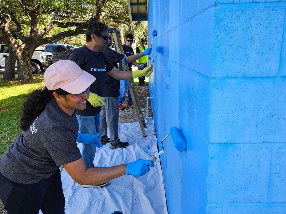 LCRA's tweet photo. Hundreds of our employees spent last Friday volunteering on projects throughout our communities. These incredible employees make #LCRAStepsForward Day possible! Read more about the projects and our annual day of service here: https://t.co/jMBQPvWZ1Z

#LCRAGivesBack #WeAreLCRA https://t.co/0cTTHZ1zlR
