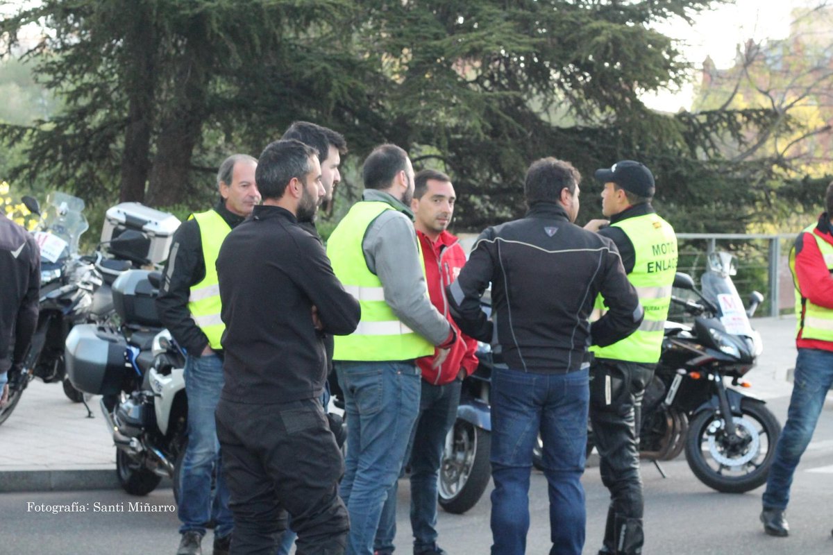 Gracias a todos los que velaron por la seguridad de la XIII Clásica Valladolid @PoliciaVALL , @apcvalladolid , @guardiacivil , @cruzrojava y todos nuestros motoenlaces.