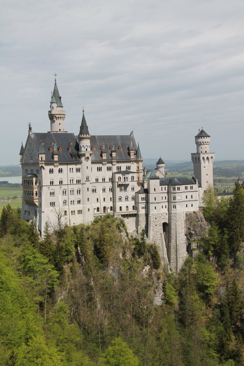 Thursday 18 April Today’s Daily Picture Theme is ‘Castle' RT or reply with your own photo Tomorrow’s theme will be ‘Dock' #DailyPictureTheme Neuschwanstein Castle in Germany has inspired many stories!