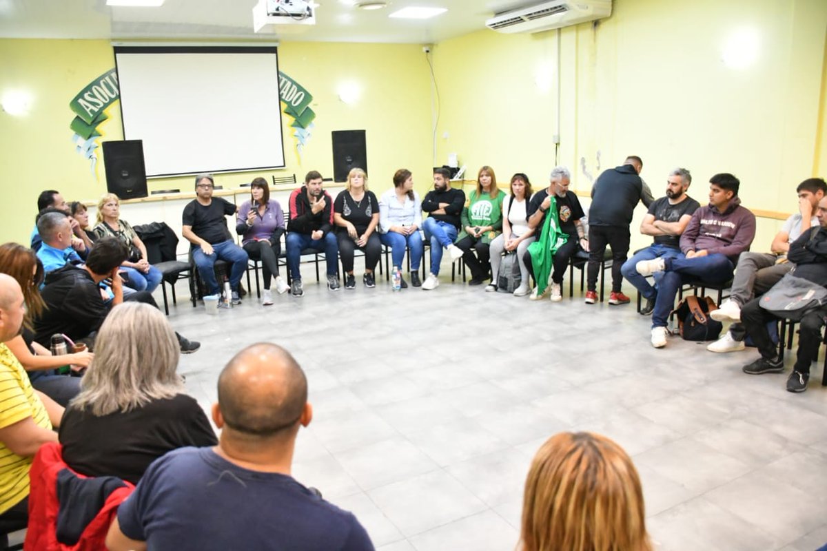 colodeisasi's tweet photo. ✅ PLENARIO DE TRABAJADORES DEL ESTADO NACIONAL DEL CONURBANO SUR

Estoy convencido que vamos a torcerle el brazo a este gobierno libertario que ajusta y saquea las arcas del Estado. Así me lo demostraron hoy los y las compañeras despedidas que se organizan para dar la pelea. https://t.co/526r7M4FCH