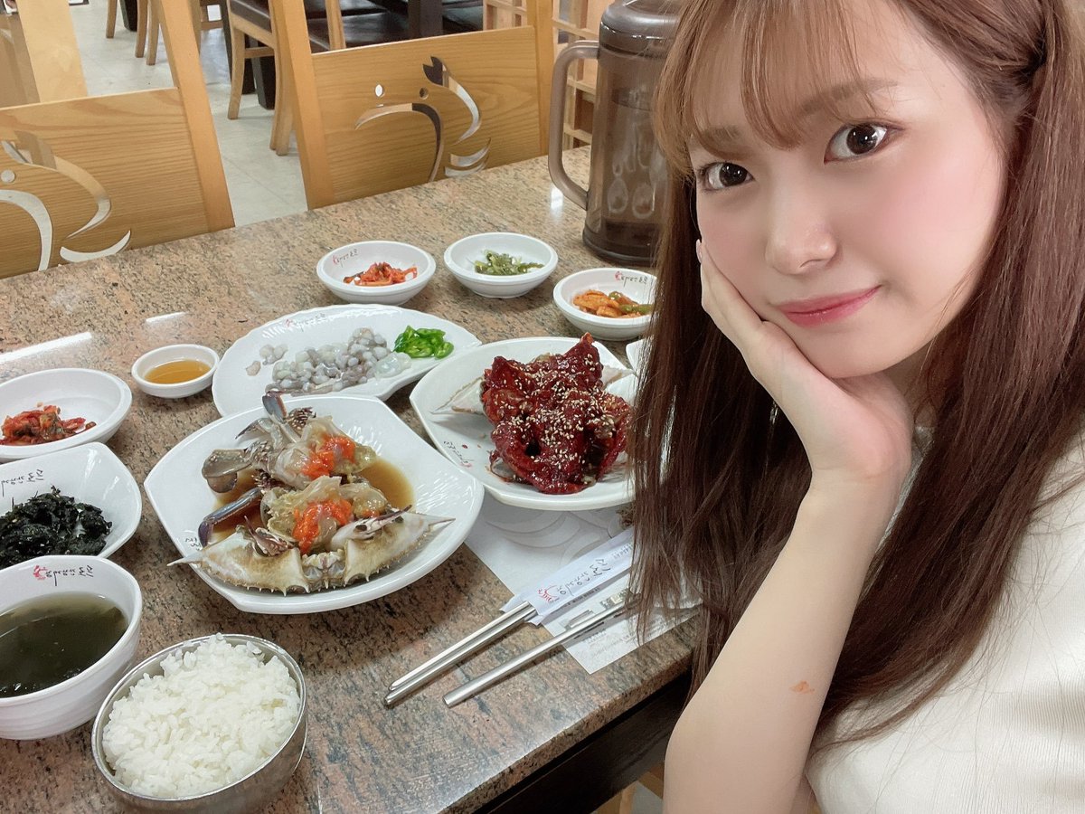 ＃美谷朱音の豆知識①

＃美谷朱音 ちゃんは食べるのが大好き。

以前、韓国の食欲が無くなる漢方で4kg痩せる事に成功したが、食欲が湧かないストレスに耐えられずに断念。

ちなみに好きな食べ物はお寿司とラーメン😋

嫌いな食べ物はネギ類😫

子供みたい🤣

＃美谷朱里