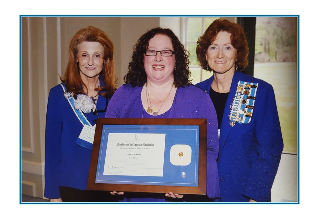 Congratulations to VGA member Theresa Tempesta (center) for receiving the Virginia Outstanding Teacher of American History award from the Virginia Daughters of the American Revolution. @VAGeogAlliance is lucky to have amazing members like Theresa!