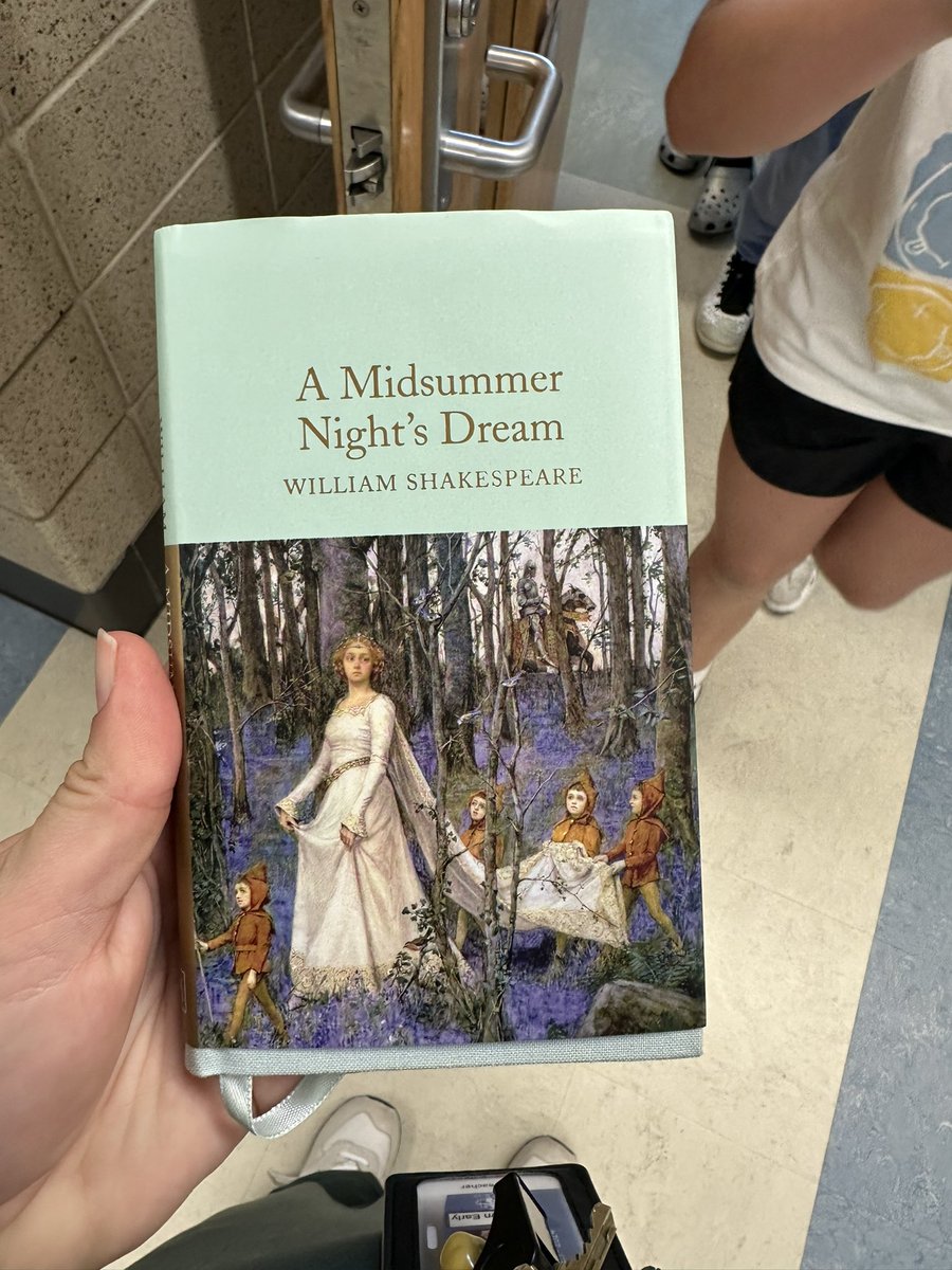 One of my 5th grade falcons had the opportunity to visit Shakespeare’s Globe Theater over break! Thanks <a href="/Amplify/">Amplify</a> for making these connections possible! She even brought back a copy of A Midsummer Night’s Dream for the class to check out! #kcsdropedintoreading  <a href="/FTWAckel/">Sarah Ackel</a> <a href="/FWE_AP/">Lauren Hughes</a>