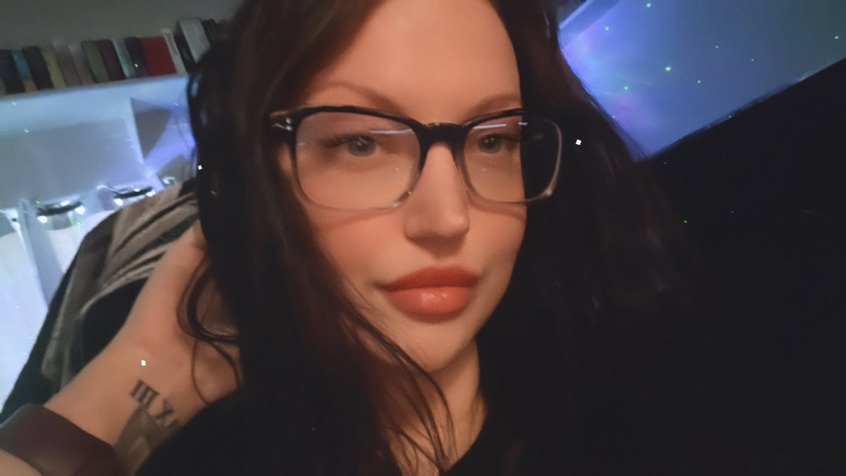 Twitch.tv/goddessreigns

May I did go into a small coma SO WHAT