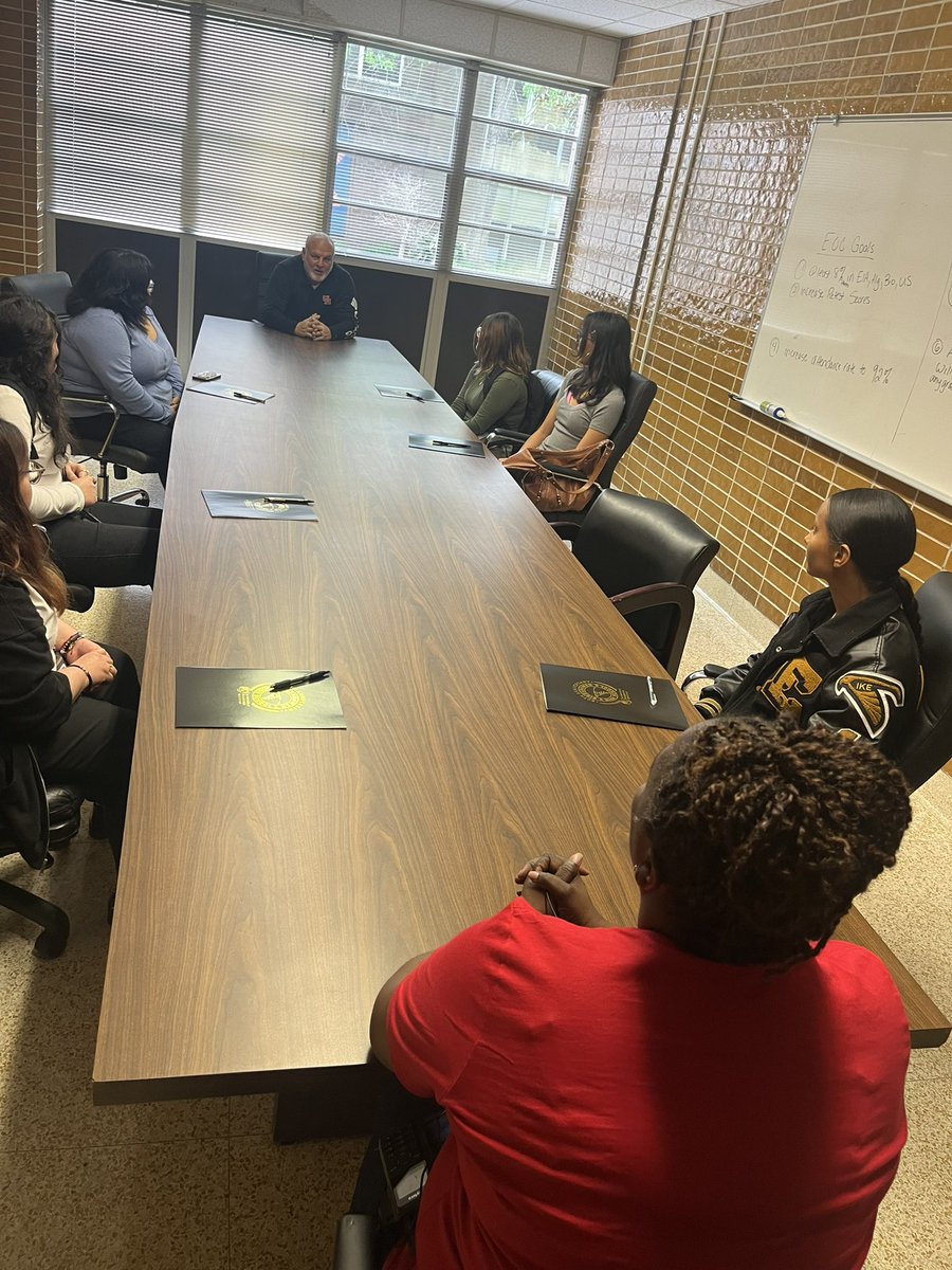 BigIkeYearbook's tweet photo. 🌟 Huge shoutout to @bolton_kesha and Ms. Felton for being incredible senior sponsors! 🙌 Your leadership truly matters, and your positivity sets the perfect example for our new senior officers. Thank you for being such positive role models! 👏 #MyAldine #LeadershipTable https://t.co/UStHacwdeW