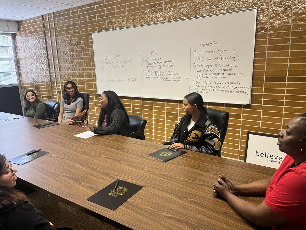BigIkeYearbook's tweet photo. 🌟 Huge shoutout to @bolton_kesha and Ms. Felton for being incredible senior sponsors! 🙌 Your leadership truly matters, and your positivity sets the perfect example for our new senior officers. Thank you for being such positive role models! 👏 #MyAldine #LeadershipTable https://t.co/UStHacwdeW